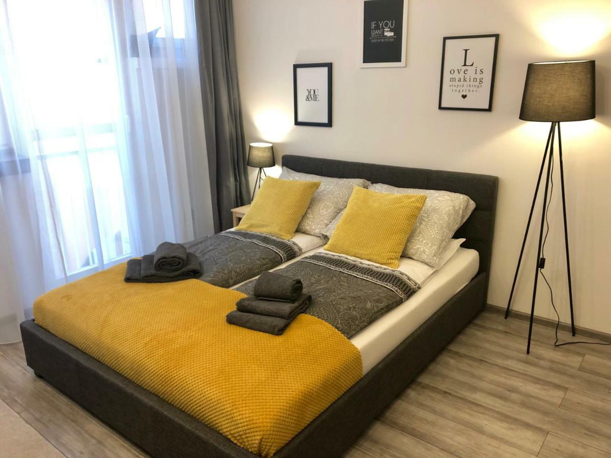 Apartament Szczesliwa 13 - Plac Ratuszowy Jelenia Góra Buitenkant foto